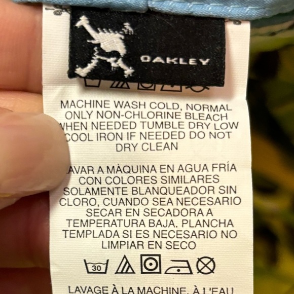 OAKLEY LOGO SURF / SWIM / BOARD SHORTS COMBO WITH WAX COMB & TOOL SZ36 - Picture 3 of 11